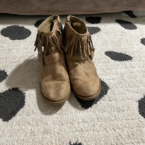 Soda Moccasin Heeled Booties Size 6 - Picture 2 of 6